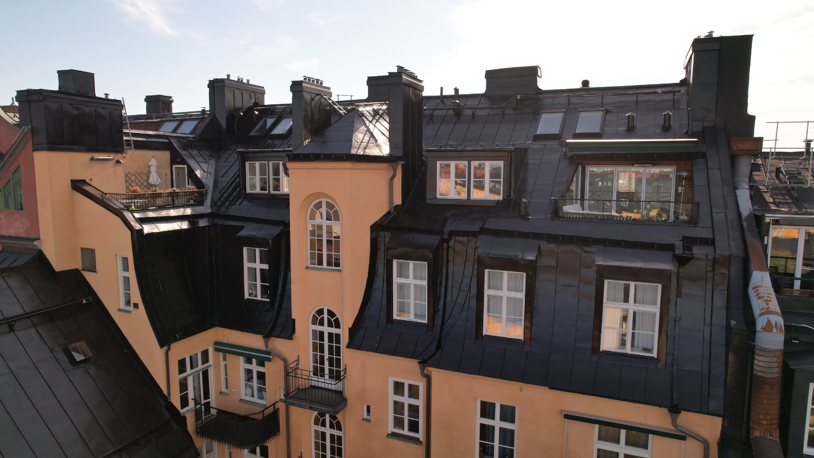Efter renovering och målning av plåttak